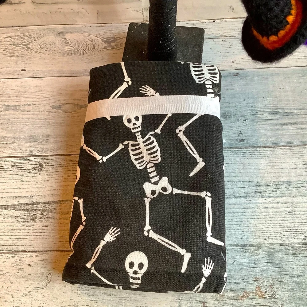 Casaba 2-Piece Dancing Bones Hand Towels
